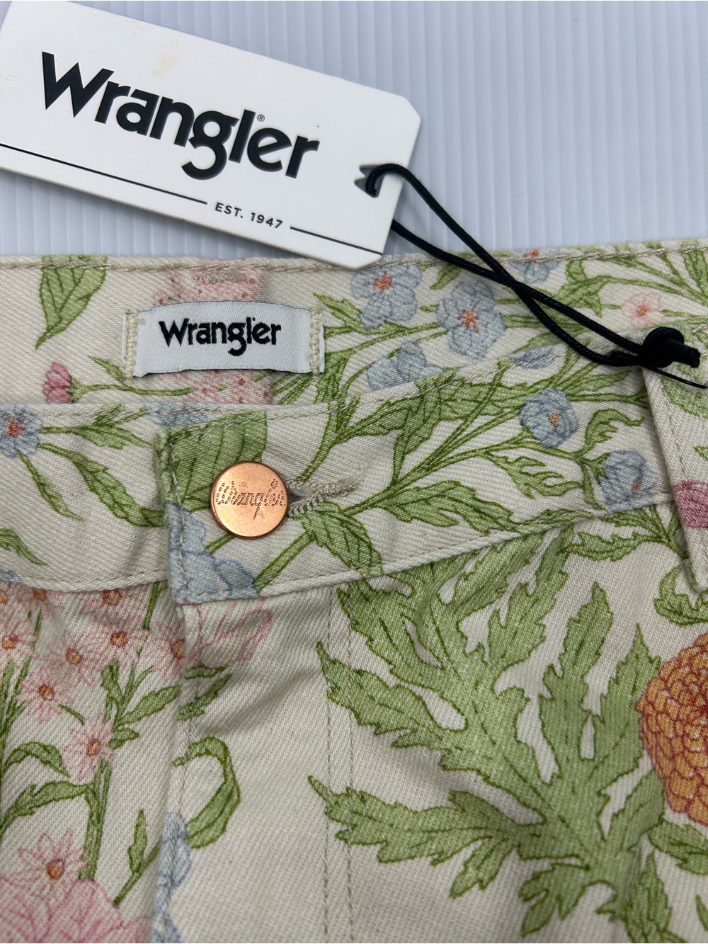 NWT Wrangler Floral Print High Rise Bell Bottom Jeans 35x32 - Picture 2 of 13